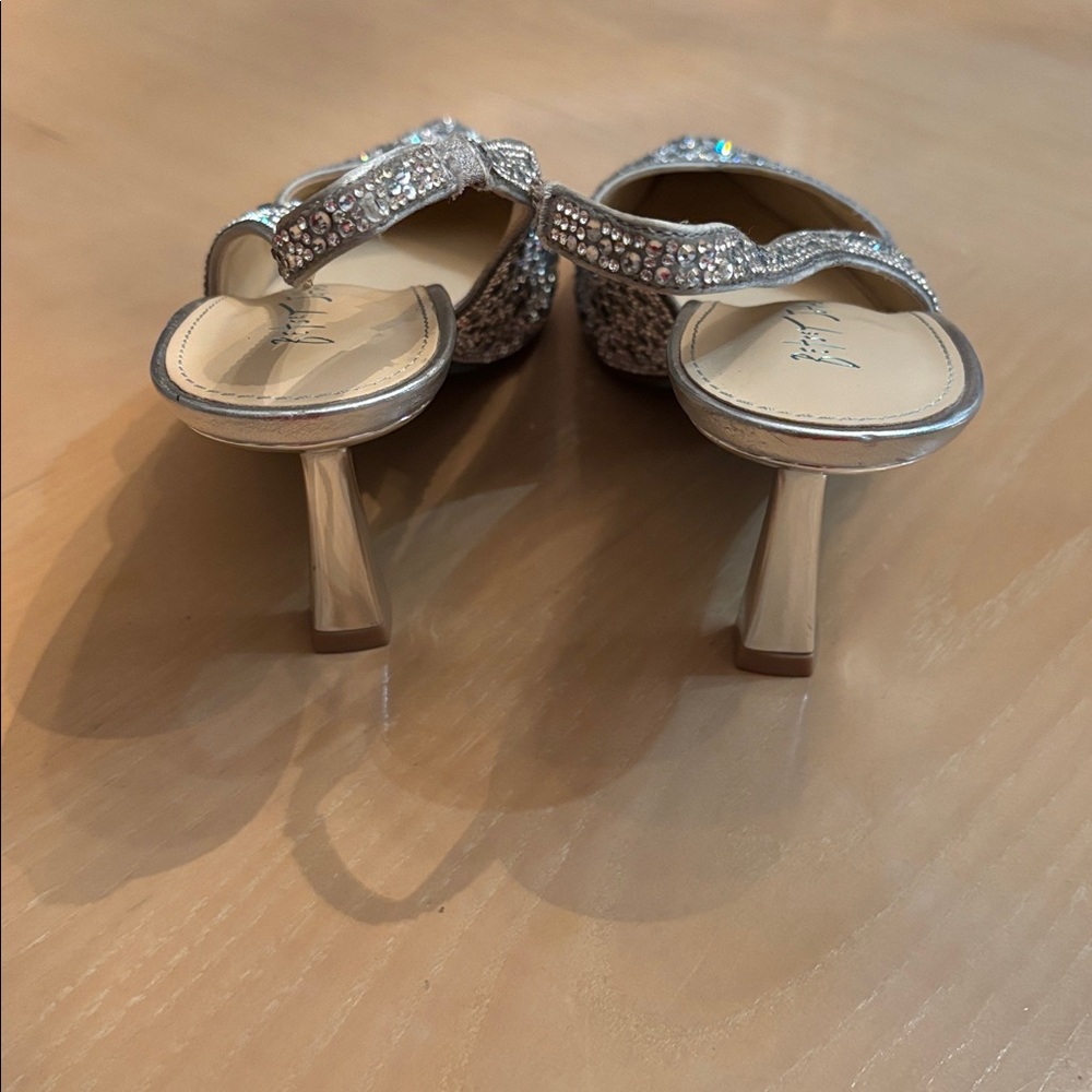 Betsey Johnson Silver Clark Rhinestone Slingback Pointed Toe Pumps - 9M - Picture 9 of 11
